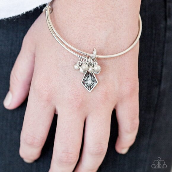 paparazzi Jewelry - Treasure Charms Bracelet